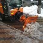 8373