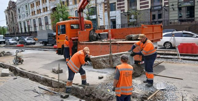 У столиці сезон ремонту доріг: де і що запланували у Київавтодорі читайте у матеріалі Вечірній Київ